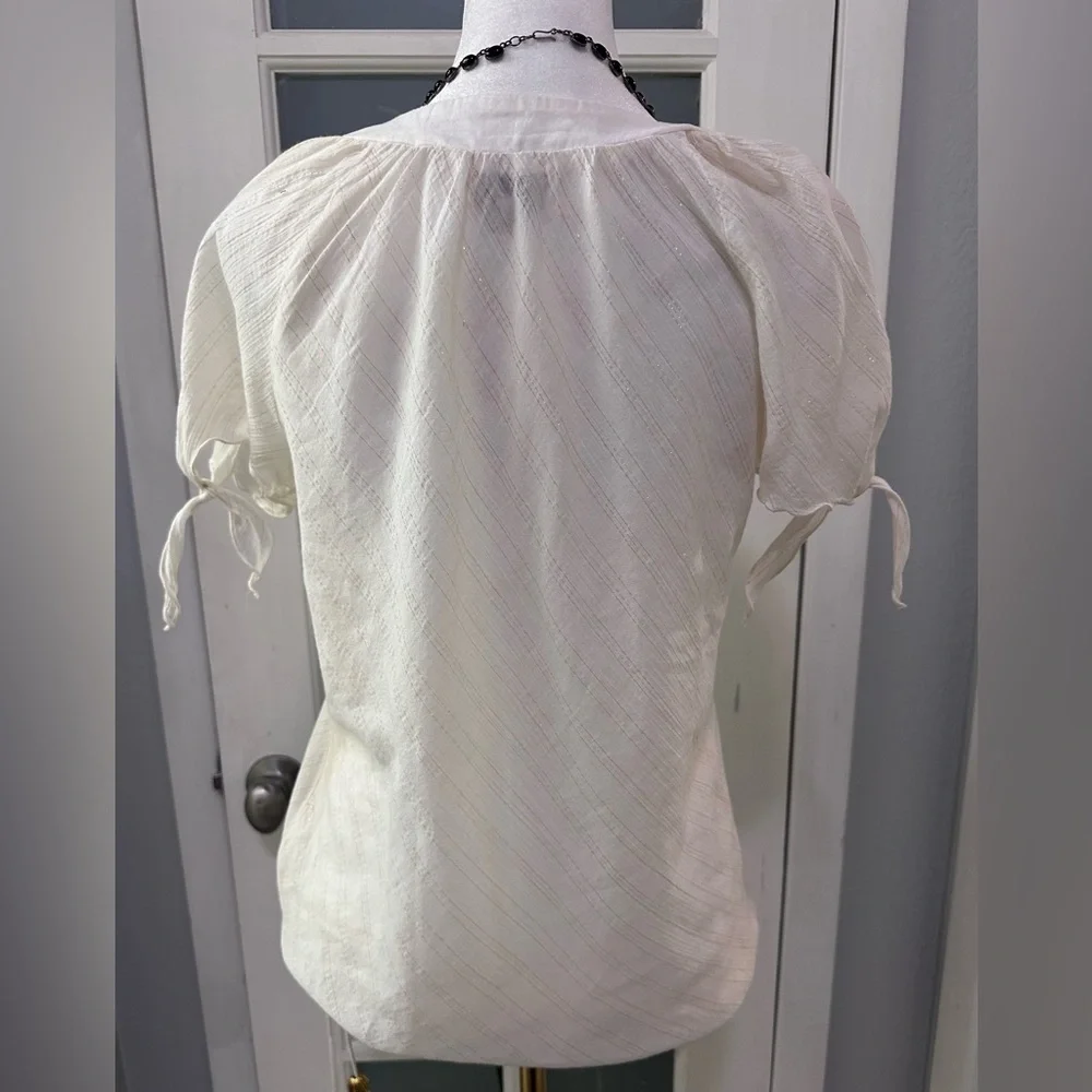 Ella Moss Ivory & Metallic Gold Pinstripe V-Neck Short Sleeve Tie Waist Blouse S - Picture 3 of 9